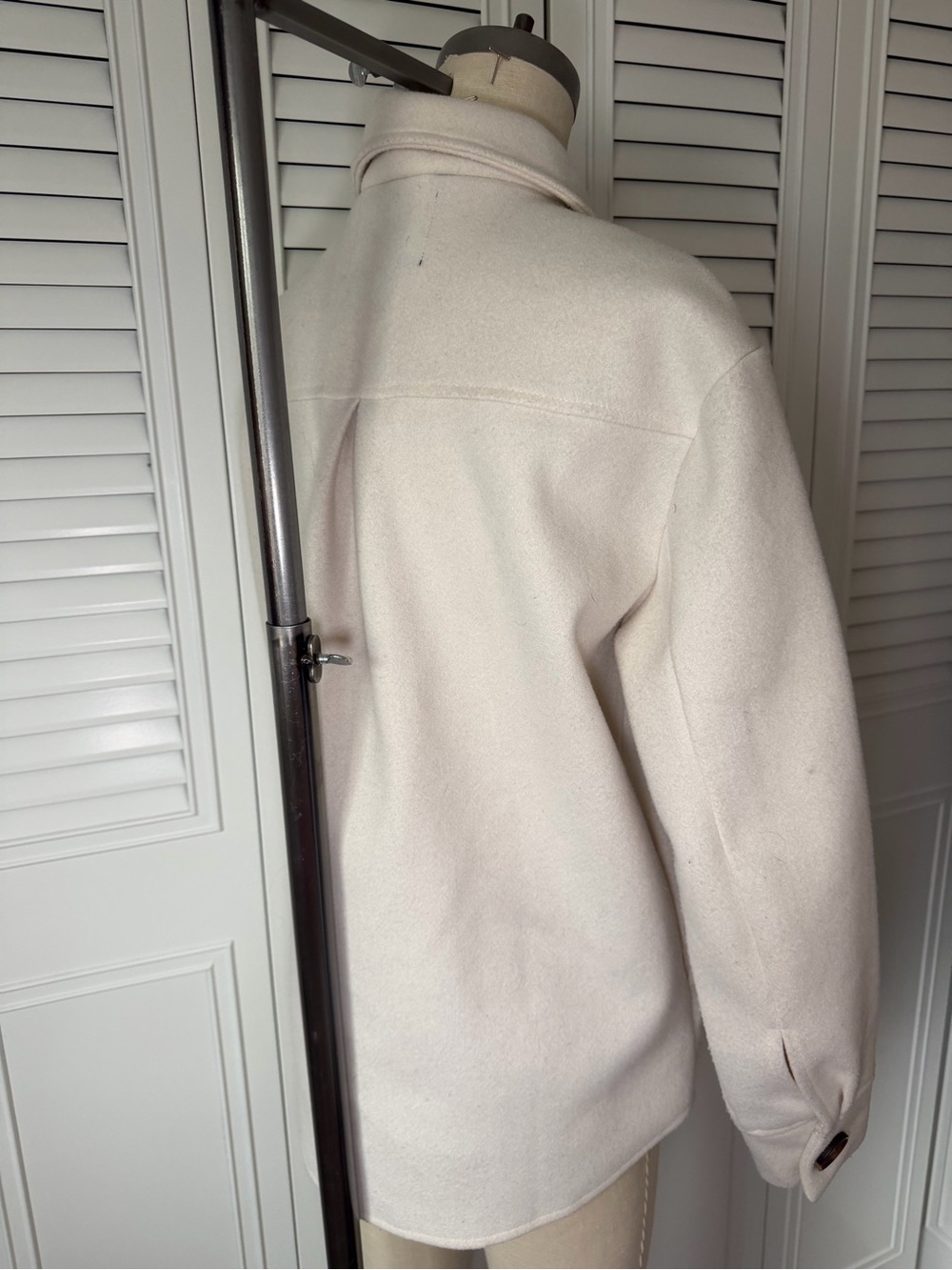 Women's Cream Button-Front Shacket Jacket - Picture 3 of 4